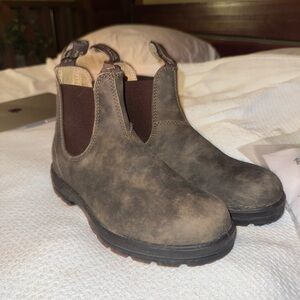 Blundstone: Brown Leather Chelsea Boots